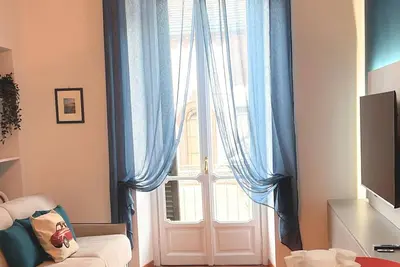 Appartement historique à 40 m de la gare Porta Susa, centre à 15 minutes à pied!