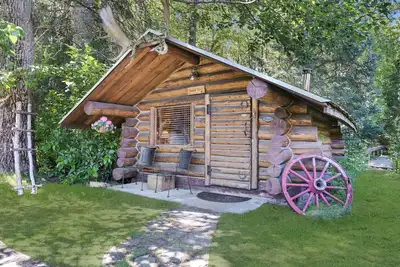 Image de Trapper Dan's Cabin -a sweet little cabin directly on the pond in Hope, Alaska