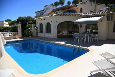 Villa Las Viñas with swimming pool & stunning view