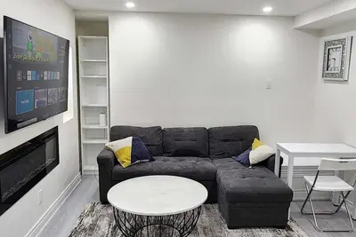 Image de Cozy and Spacious Basement suite