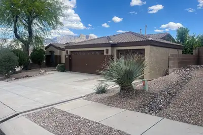 Image de Beautiful Oro Valley home. Pet friendly. Close to golf, trails, & more!