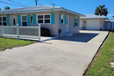 Image de Dolphin House  Beach Cottage - on the West End