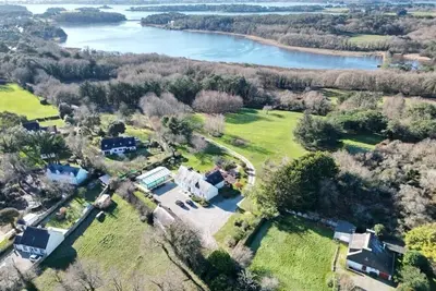 Image de Les Hauts de Locmiquel - Grande Maison avec piscine et parc de 2 ha proche plage