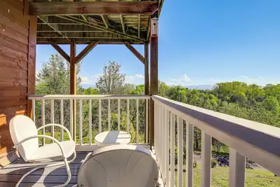 Image de Sevierville Home w/ Mountain & Countryside Views