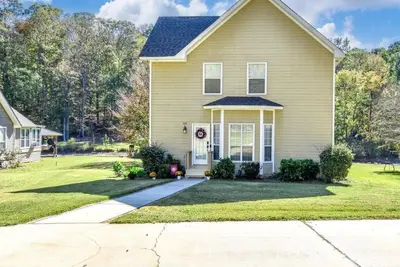 Image de Beautiful 2 Story Water Front Home inside the Gates of Stillwater Resort!