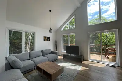 Image de Chalet avec Spa & Foyer pres du lac