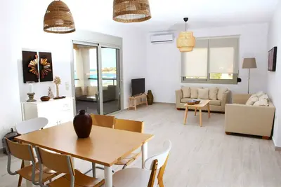 Image de Akrotiri Seaside Project︱A Modern Coastal Getaway