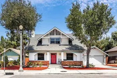 Image de \"Transplanted Home\" blocks from Downtown Riverside