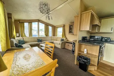 Image de 4 berth caravan for hire at Seawick Holiday Park in Essex ref 27606sw