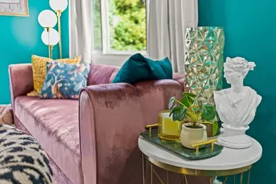 Image de Art Deco Oasis: A Stylish Retreat