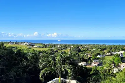 Image de Breezy Vista – St. James One‑Bedroom with Sea Breeze, \nViews, WiFi & Parking