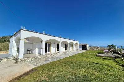 Image de Experience Coastal Luxury – Spacious Villa with Sea Views