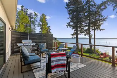 Image de Stunning Waterfront Beach House