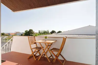 Image de King Size Bed with Air Conditioning near the Beach and Free Street Parking