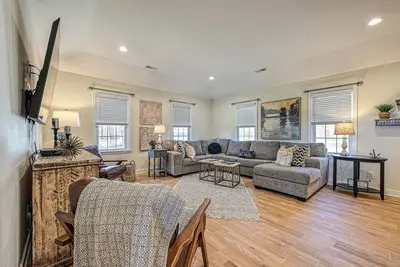 Image de 5 Stars. Cozy Cottage  with Hot Tub, Fire pit and Lake views. Warm side