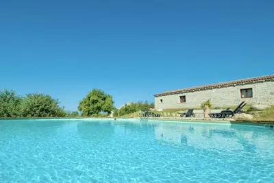 Image de Stazzi di Gallura Loft is a small village located in the green heart of Badesi, a town in northern Sardinia overlooking the Gulf of Asinara and surrounded by the hills of Gallura. Immersed in the suggestive Sic Foci del Coghinas Natural Park <b>1. 5 km fr