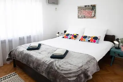 Lea and Maks's City Apartment Urban Stay
