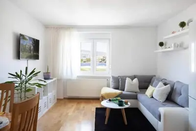 Tesla Apartment Urban Stay