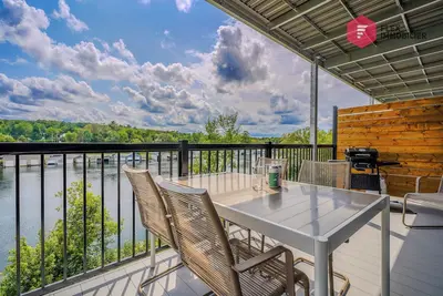 Image de ⭐ Le Confort sur la Rivière 🚣 au Centre-ville de Magog ⭐