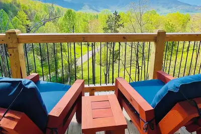 Image de Tyme to Chill: Free Attraction Tickets, Mountain Views, Hot Tub, Pool Table & In Wears Valley