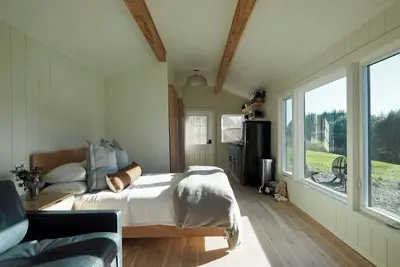 Casita: Near Wineries & Keuka Lake: 100\"Projector