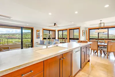 Image de Maui Resort Rentals: Kaanapali Ali'i 286 - Expansive 2br Corner Remodel w/ Gorgeous Mountain Views!