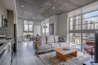 Image de Upscale Wynwood 2br w/ Sauna, W/D & Roof Pool, nr Shops, by Blueground