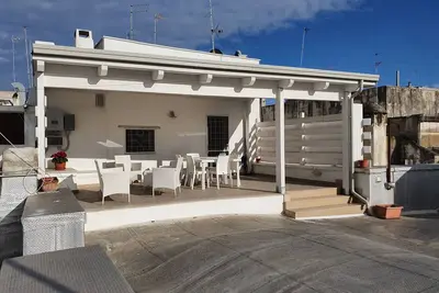 Image de La Terrazza, una Villetta con Ampio Porticato su una Terrazza in Pieno Centro