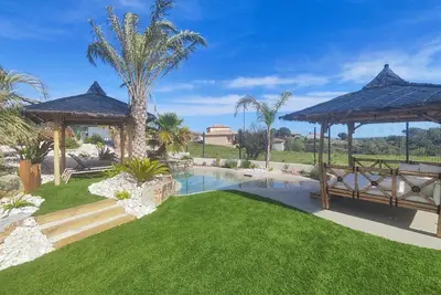 Image de Belle maison à Villespassans avec WiFi