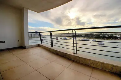 Image de 🌴 Stylish apartment just steps from Sliema Ferries 🌊! Spacious, comfy & perfect for up to 8 guests, with stunning harbour views 🌅 — your ideal Malta getaway ☀️🌺