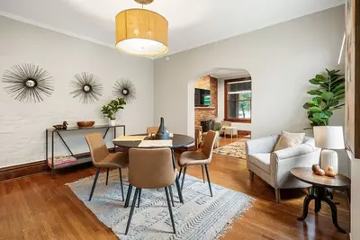 Image de 3br Home  with Private Patio in the German Village