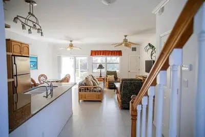 Image de 5 minutes walk to famous Grace Bay beach! 2 bedroom town home.
