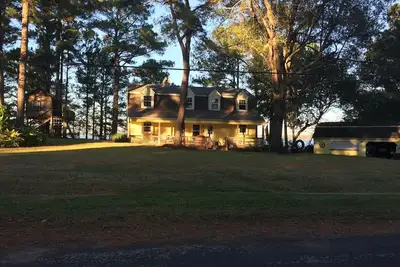 Image de One Acre Lakefront Home, Indian Hills Peninsula. Pet friendly!