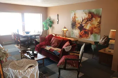 Image de “Step into Timeless Charm: Discover the Vintage Sanctuary of Toledo, Oregon\"
