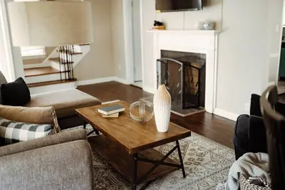 Image de Cedar · Beautiful House in University Heights