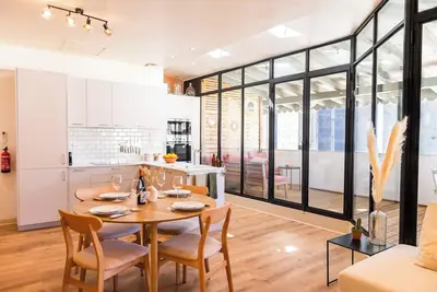 Image de Stylish two bedroom apartment with outdoor space and A/C in Carcassonne centre