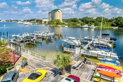 Image de Relax on spectacular Destin Harbor. . . . or not?