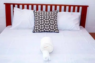 Eazy Breezy Backpackers 3 Bedrooms House