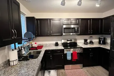 Image de Sky Blue Home near Nascar, Pnc Pavillion, I -85, 485