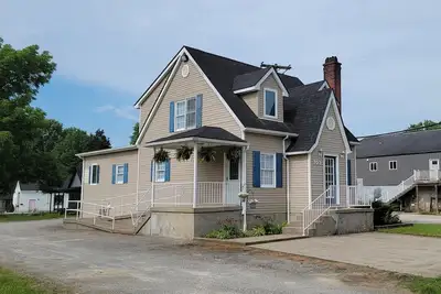 Image de Spacious, Fully-Stocked, Walking distance to Downtown