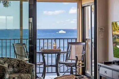 Image de Remodeled 2 bed oceanfront condo, Ac, 6 mile beach
