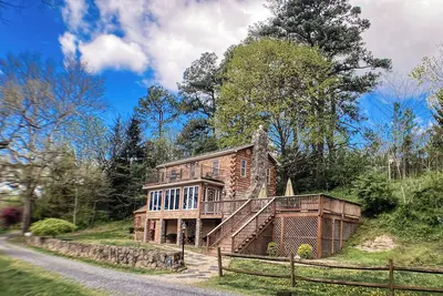 Image de 5 minutes from Massanutten resort - hot tub fire pit sleeps up to 10 riverfront