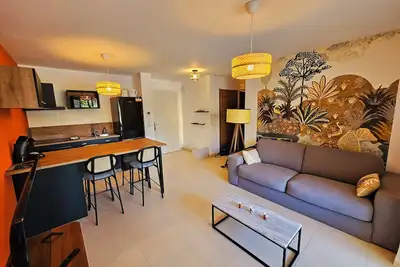 Image de 🌅 Vignola : Votre Escapade \"Tout à Pied\" entre Ville et Port