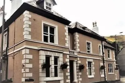 Image de A Huge Holiday Home. When Size really matters.