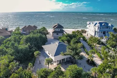 Image de Beachfront! 2 Houses - Sleeps up to 16!