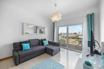 Image de Top Floor Sea and City View 1-bedroom Apartment