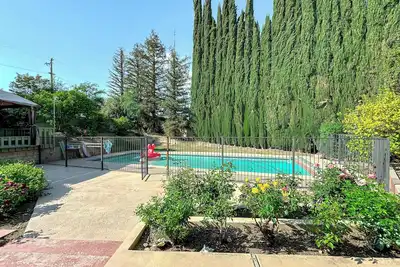 Image de Beautiful Country Club Pool Home, Fenced Yard, Pets and children Welcome!