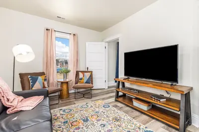 Image de Newly-Renovated Apt Dqb Center