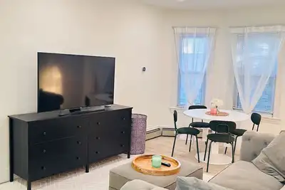 Image de Modern 2br near subway & parking available