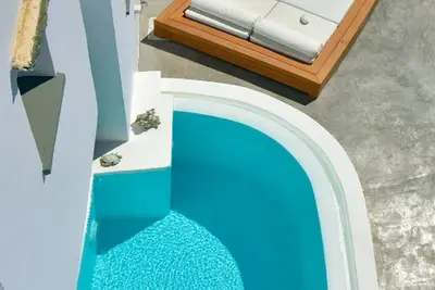Image de Premium Folegandros Apartment | 1 Bedroom Suite | Apartment Zenitsu | Furnished Sun Terrace with Private Pool | Beachfront | Karavostasis